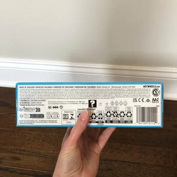 Hot Wheels Racer Verse 4-Pack: Batman, Robin, Catwoman & Harley Quinn - NWT! - Picture 6 of 6